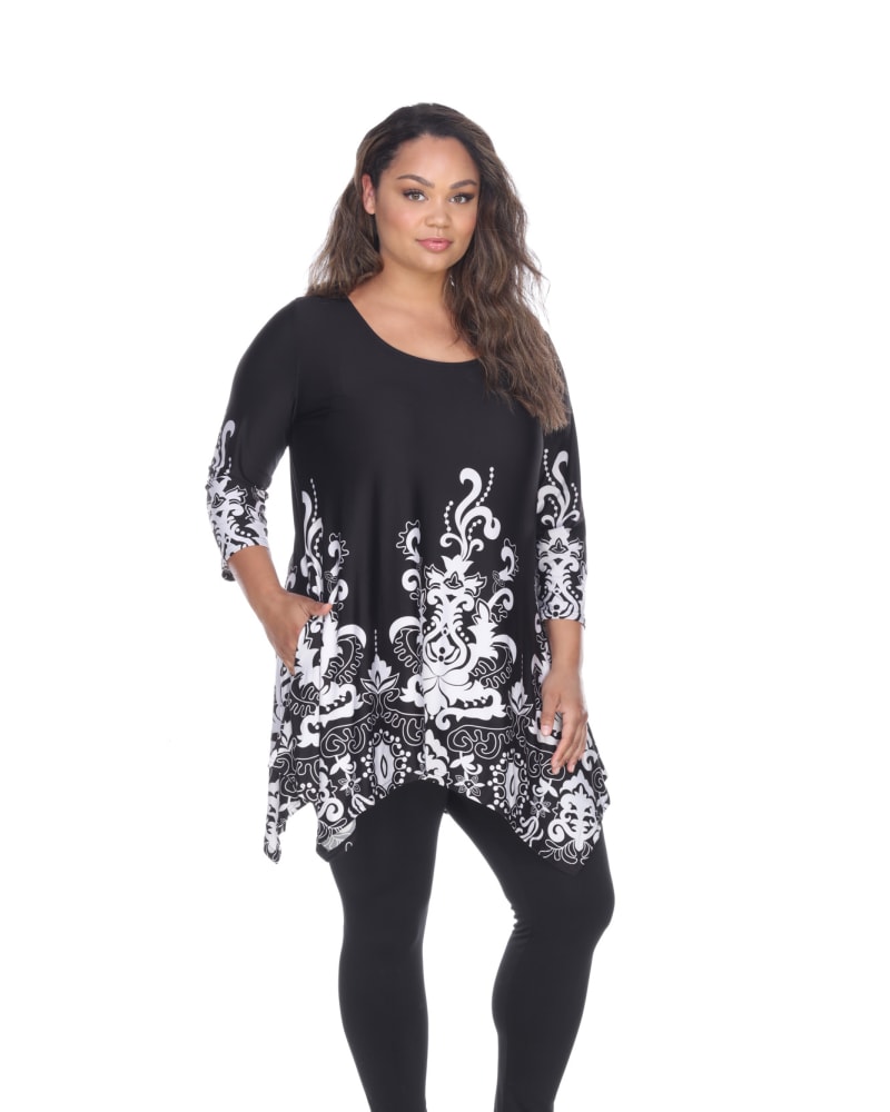 Front of a model wearing a size 5X Yanette Tunic Top in Black/White by White Mark. | dia_product_style_image_id:246347